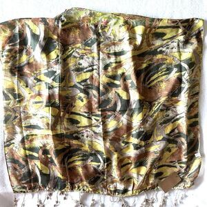 Treska NWT Womens‎ Reversible Fringe Poncho Shawl Scarf Floral Earthy Fairy